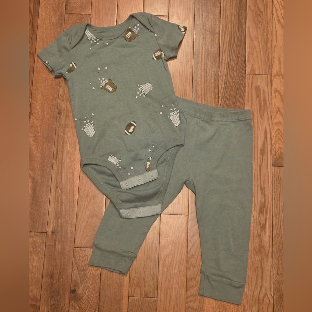 5/$20 Pekkle 12M Green Tshirt Onesie & Pants Set w/ Popcorn & Football Print